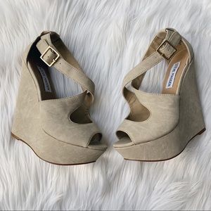 Brand New Steve Madden Cream Wedges